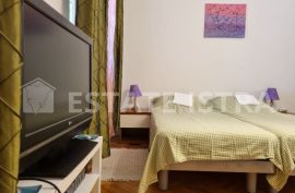 Prodaje se zgrada površine 225 m2 u strogom centru Pule, Pula, House