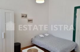 Prodaje se zgrada površine 225 m2 u strogom centru Pule, Pula, House