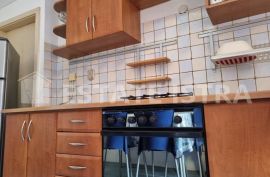 Prodaje se zgrada površine 225 m2 u strogom centru Pule, Pula, House