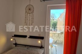 Prodaje se zgrada površine 225 m2 u strogom centru Pule, Pula, House