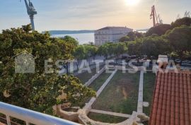 Prodaje se zgrada površine 225 m2 u strogom centru Pule, Pula, House