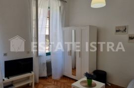 Prodaje se zgrada površine 225 m2 u strogom centru Pule, Pula, House