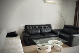 Stan u centru Premanture površine 69 m2, Medulin, Apartamento