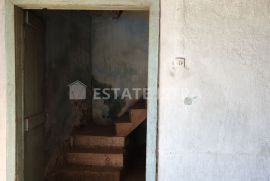 Barban – dvije kamene starine za renovaciju, Barban, بيت