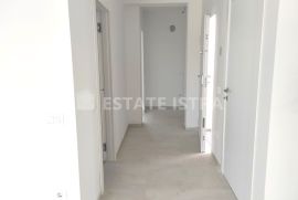 Penthouse u novogradnji sa ogromnom terasom, Pula, Appartment