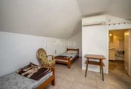 OTOK KRK, MALINSKA - Dvojna kuća blizu centra, Malinska-Dubašnica, House