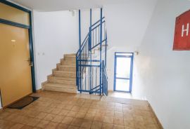 Dvosoban stan na TOP lokaciji, Pula!, Pula, Apartamento