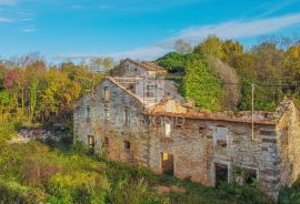 Oprtalj, okolica! Građevinsko zemljište sa ruševinama na mirnoj lokaciji!, Oprtalj, Arazi