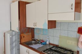 Uvala Soline, otok Krk, tri apartmana u prizemlju, okućnica, prodaja, Dobrinj, Haus