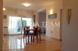 VILA SA 7 APARTMANA, POGLED NA MORE - DIKLO, ZADAR, Zadar, بيت