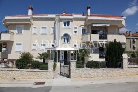 VILA SA 7 APARTMANA, POGLED NA MORE - DIKLO, ZADAR, Zadar, بيت