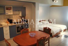 VILA SA 7 APARTMANA, POGLED NA MORE - DIKLO, ZADAR, Zadar, بيت