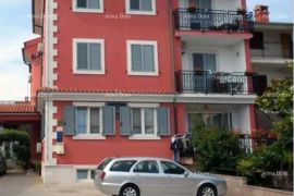 Kuća Kuća s 14 apartmana u blizini starog centra Rovinja, Rovinj, Дом