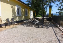 Labin, prizemnica s bazenom i 9.400m2 okućnice, Labin, House