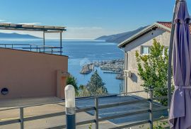 OPATIJA, BLIZU MORA – veći stan u novijoj gradnji s bazenom i vrtom, panoramski pogled na more, Opatija, Appartment