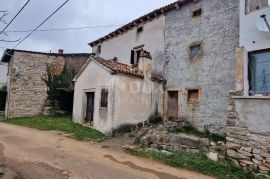 ISTRA, MOTOVUN, OKOLICA - Dvije kuće za adaptaciju s dvorištem, Motovun, Haus