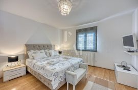 Rovinj prekrasna prizemnica 120m2 u zelenilu sa bazenom !, Rovinj, Дом