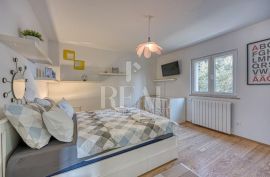 Rovinj prekrasna prizemnica 120m2 u zelenilu sa bazenom !, Rovinj, Дом