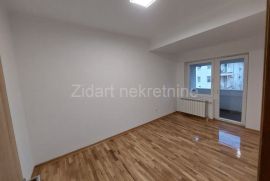 U centru Inđije, veoma lep i svetao stan 80m2, Inđija, Daire