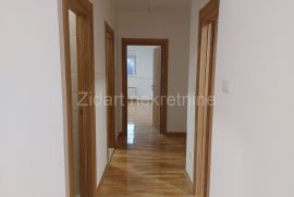 U centru Inđije, veoma lep i svetao stan 80m2, Inđija, Daire