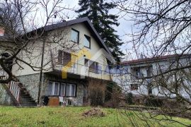 Prodaje se kuća na Mlinovima 220 m2 + velika okućnica, Zagreb, House