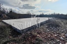 Paradiž zemljište 20.150m2 sa dozvolom za kuću i gospodarski objekt !, Svetvinčenat, Land