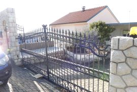 CRIKVENICA - stan prizemlje 180 m2 s panoramskim pogledom na more + okoliš 250 m2, Crikvenica, Daire