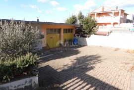 CRIKVENICA - stan prizemlje 180 m2 s panoramskim pogledom na more + okoliš 250 m2, Crikvenica, Daire