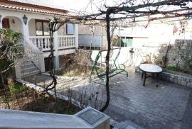 CRIKVENICA - stan prizemlje 180 m2 s panoramskim pogledom na more + okoliš 250 m2, Crikvenica, Daire