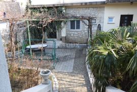 CRIKVENICA - stan prizemlje 180 m2 s panoramskim pogledom na more + okoliš 250 m2, Crikvenica, Daire