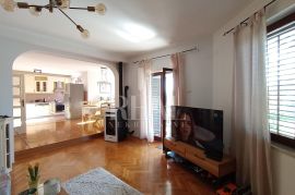 Pula obiteljska kuća 181m2, 3S+DB ,mirna lokacija !, Pula, Casa