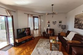 Pula obiteljska kuća 181m2, 3S+DB ,mirna lokacija !, Pula, Casa