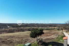 Istra, Buje - građevinsko zemljište B, 1036 m2 na odličnoj lokaciji, Buje, Land