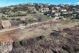 Istra, Buje - građevinsko zemljište B, 1036 m2 na odličnoj lokaciji, Buje, Terreno