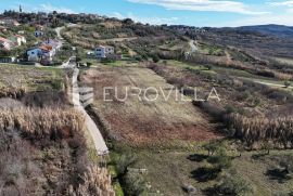 Istra, Buje - građevinsko zemljište B, 1036 m2 na odličnoj lokaciji, Buje, Land