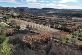 Istra, Buje - građevinsko zemljište 1032 m2 na odličnoj lokaciji, Buje, Terreno