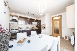 Zagreb, Rudeš, trosoban stan NKP 75,22 m2 + garaža, Zagreb, Appartment