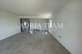 LUKSUZNI APARTMANI U STAMBENOJ ZGRADI, 70M OD MORA - PRIVLAKA - ZADAR, Privlaka, Διαμέρισμα