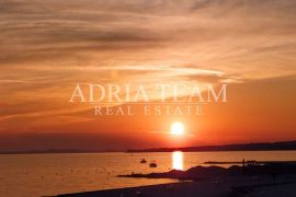 APARTMANI 3u1, IZVRSNA PRILIKA!!! PRVI RED DO MORA, VIR - ZADAR, Vir, Apartamento