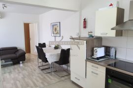 ISTRA - POREČ, SAMOSTOJEĆA KUĆA S VIŠE APARTMANA I PREKRASNIM VRTOM, Poreč, Famiglia