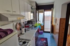 Istra, Pula, Veruda, stan 70m2, 2SS + DB, prvi kat, garaža  #prodaja, Pula, Διαμέρισμα