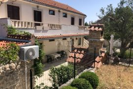 BRAČ, SPLITSKA - Predivna apartmanska kuća s bazenom, Supetar, Famiglia