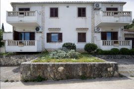 BRAČ, SPLITSKA - Predivna apartmanska kuća s bazenom, Supetar, Famiglia