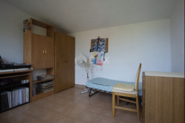 BRAČ, SPLITSKA - Predivna apartmanska kuća s bazenom, Supetar, Famiglia