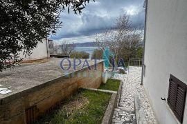 Smokvica, dvojna kuća, 3 apartmana, 80m do mora, Novi Vinodolski, Casa