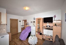 Vodice - apartman u prizemlju, 400 m od plaže, Vodice, Appartamento