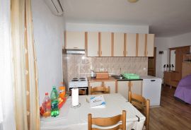 Vodice - apartman u prizemlju, 400 m od plaže, Vodice, Appartamento