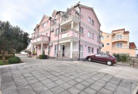 Vodice - apartman u prizemlju, 400 m od plaže, Vodice, Appartamento