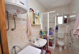 Vodice - apartman u prizemlju, 400 m od plaže, Vodice, Appartamento