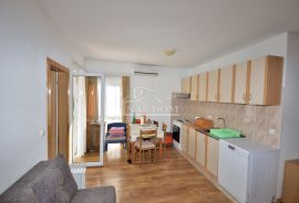 Vodice - apartman u prizemlju, 400 m od plaže, Vodice, Appartamento